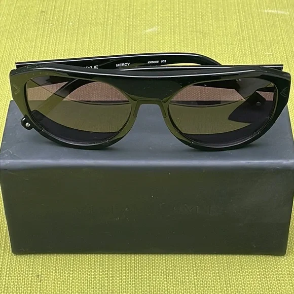 Kendall and Kylie mercy flattop sunglasses Amazon.com: Kendall + Kylie Designer Sunglasses Cosette  main image 2